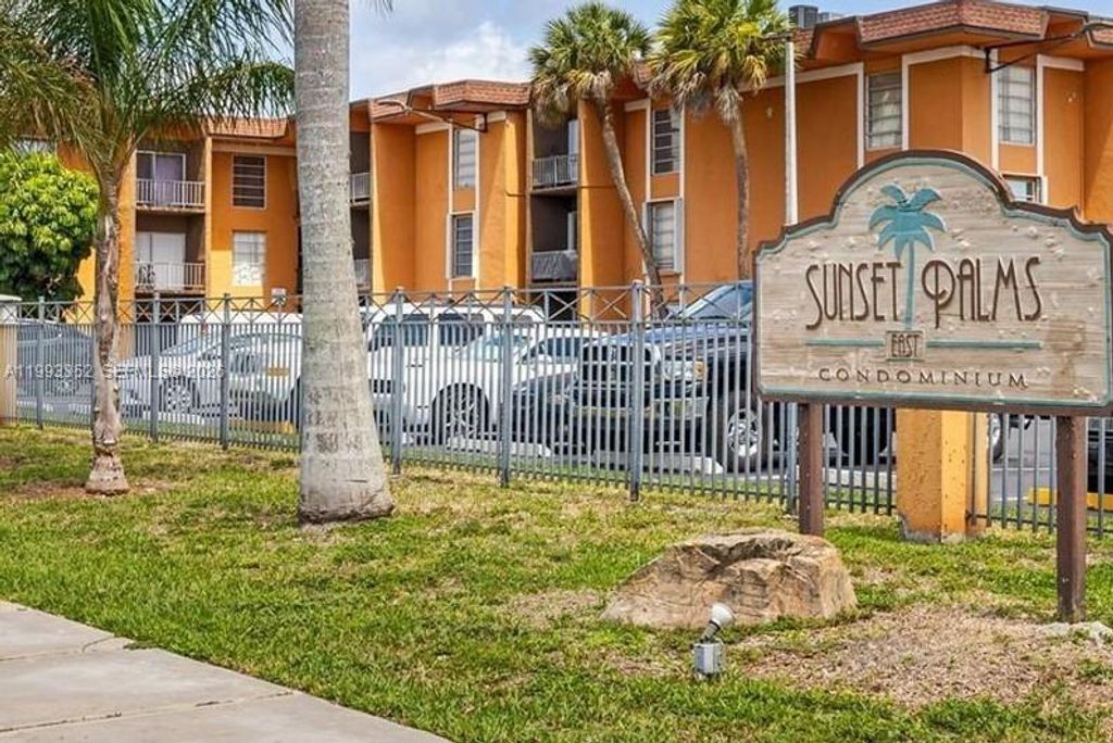 9453 SW 76th St S2, Miami, FL 33173