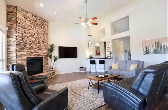 15624 S 15th Place, Phoenix, AZ 85048