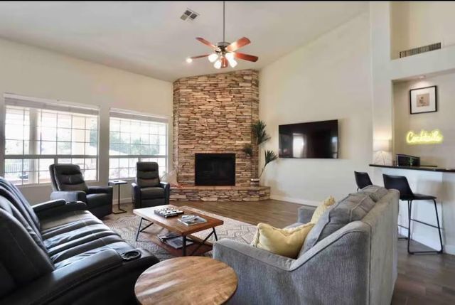 15624 S 15th Place, Phoenix, AZ 85048