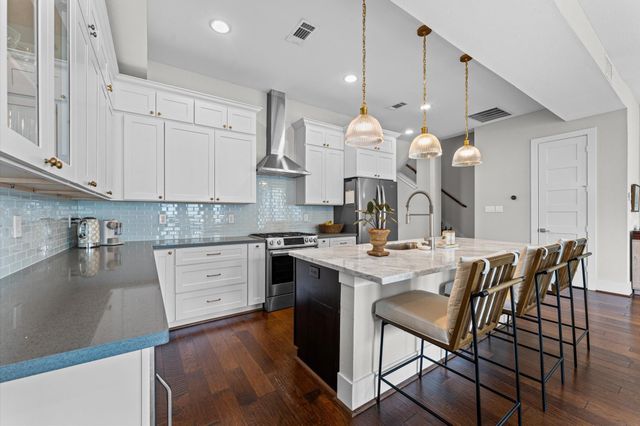 910 W 18th Street B, Houston, TX 77008