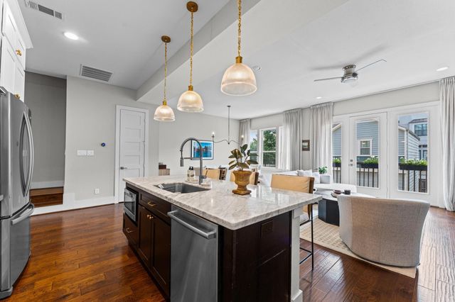 910 W 18th Street B, Houston, TX 77008