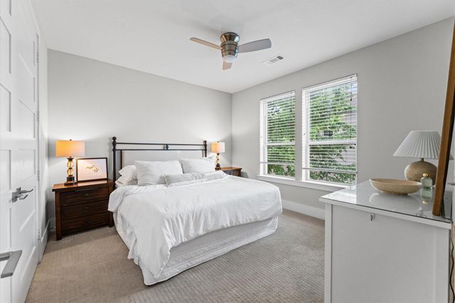 910 W 18th Street B, Houston, TX 77008