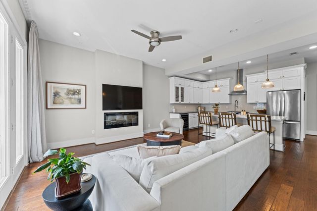 910 W 18th Street B, Houston, TX 77008