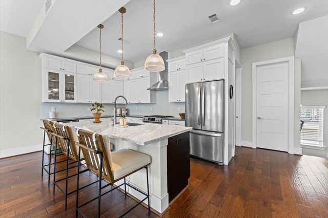910 W 18th Street B, Houston, TX 77008