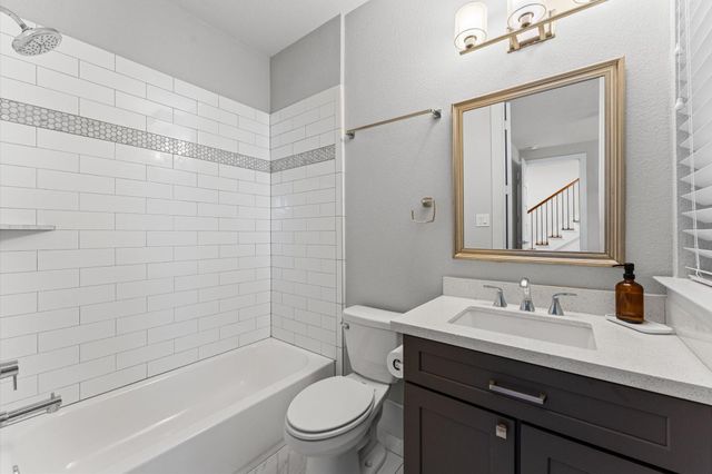 910 W 18th Street B, Houston, TX 77008