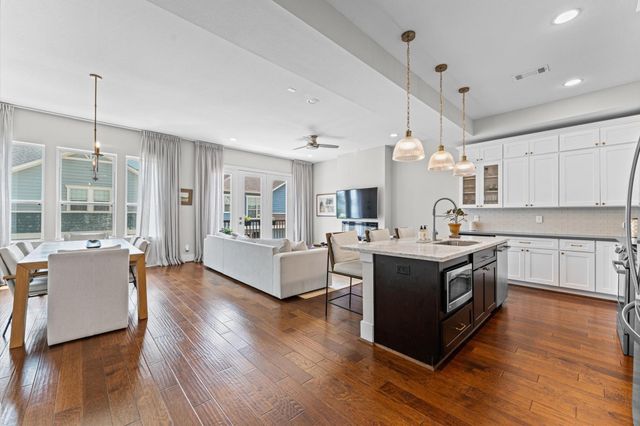 910 W 18th Street B, Houston, TX 77008