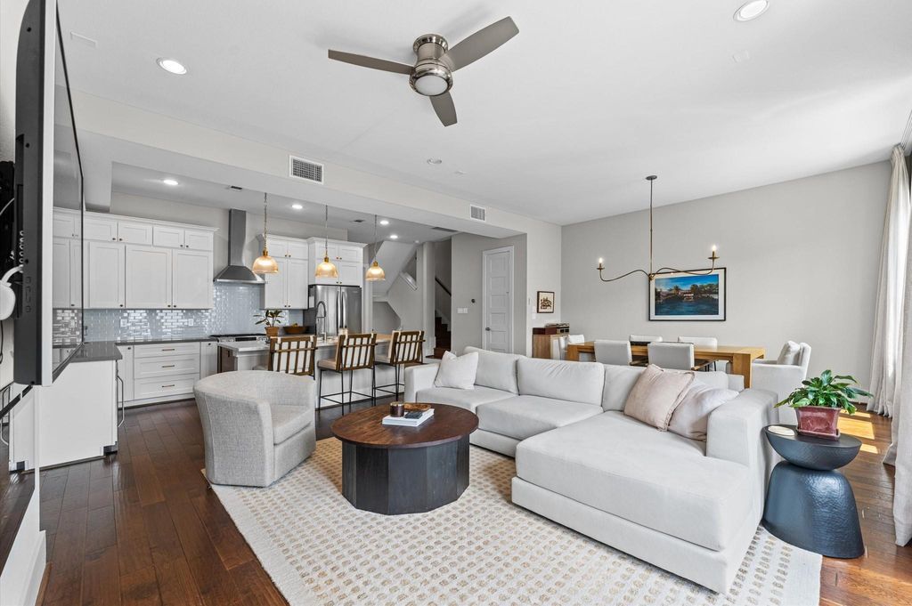 910 W 18th Street B, Houston, TX 77008