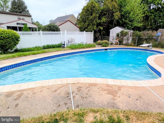 712 IVYLAND RD, Warminster, PA 18974