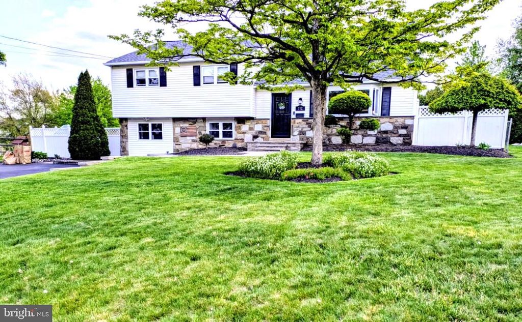712 IVYLAND RD, Warminster, PA 18974