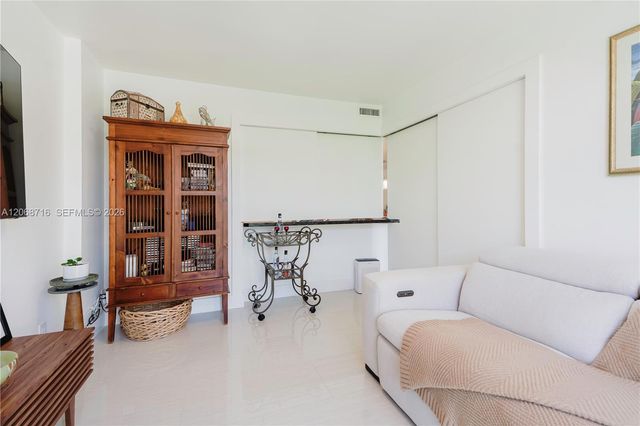 400 Leslie Drive 319, Hallandale Beach, FL 33009