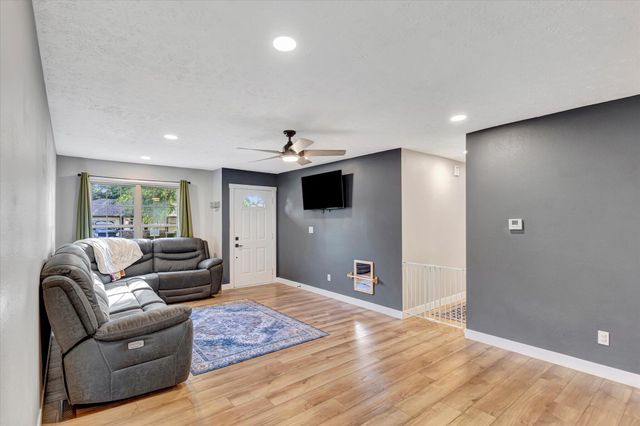 2917 South Roanoke Avenue, Springfield, MO 65807