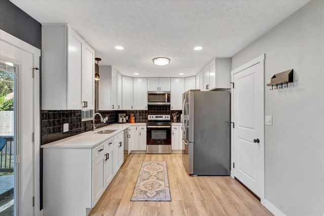 2917 South Roanoke Avenue, Springfield, MO 65807
