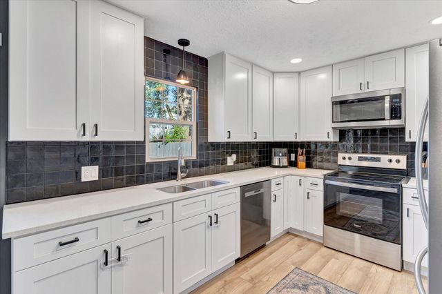 2917 South Roanoke Avenue, Springfield, MO 65807