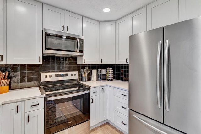 2917 South Roanoke Avenue, Springfield, MO 65807