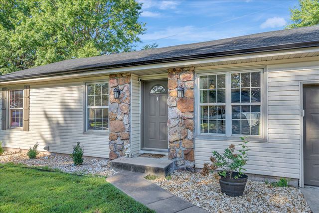 2917 South Roanoke Avenue, Springfield, MO 65807