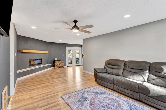 2917 South Roanoke Avenue, Springfield, MO 65807