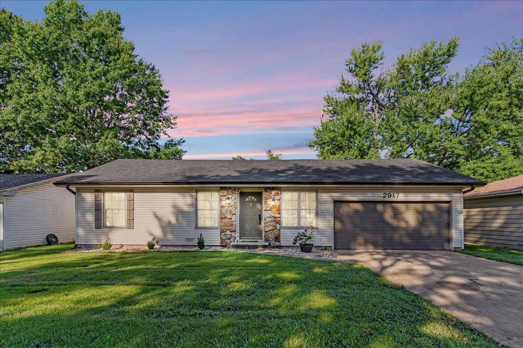 2917 South Roanoke Avenue, Springfield, MO 65807