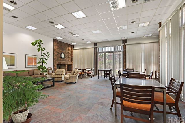 925 SPRINGHILL Drive 202, Northbrook, IL 60062