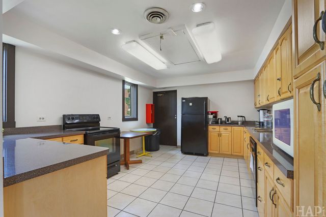 925 SPRINGHILL Drive 202, Northbrook, IL 60062