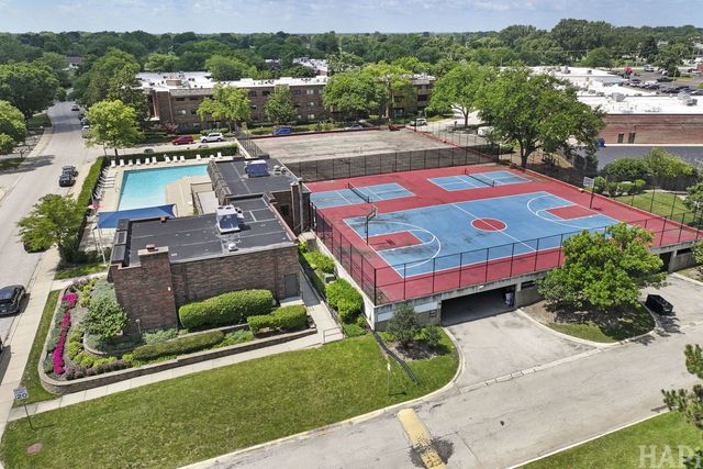 925 SPRINGHILL Drive 202, Northbrook, IL 60062