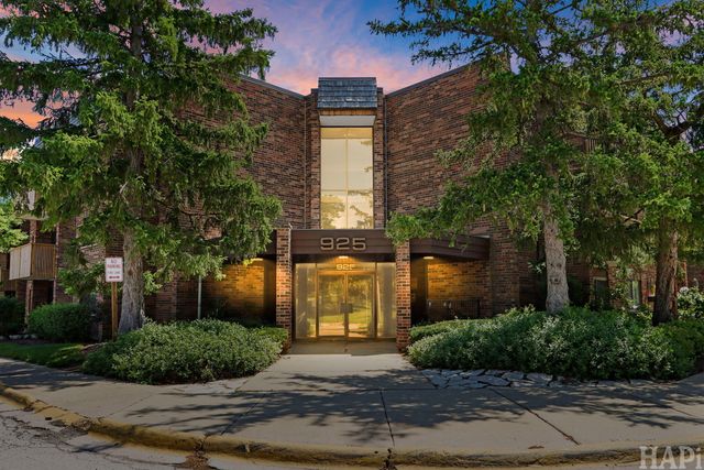925 SPRINGHILL Drive 202, Northbrook, IL 60062
