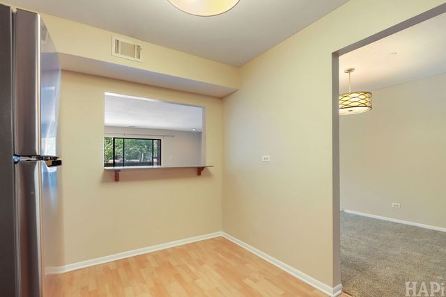 925 SPRINGHILL Drive 202, Northbrook, IL 60062