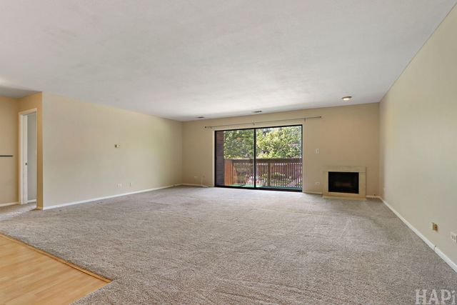 925 SPRINGHILL Drive 202, Northbrook, IL 60062