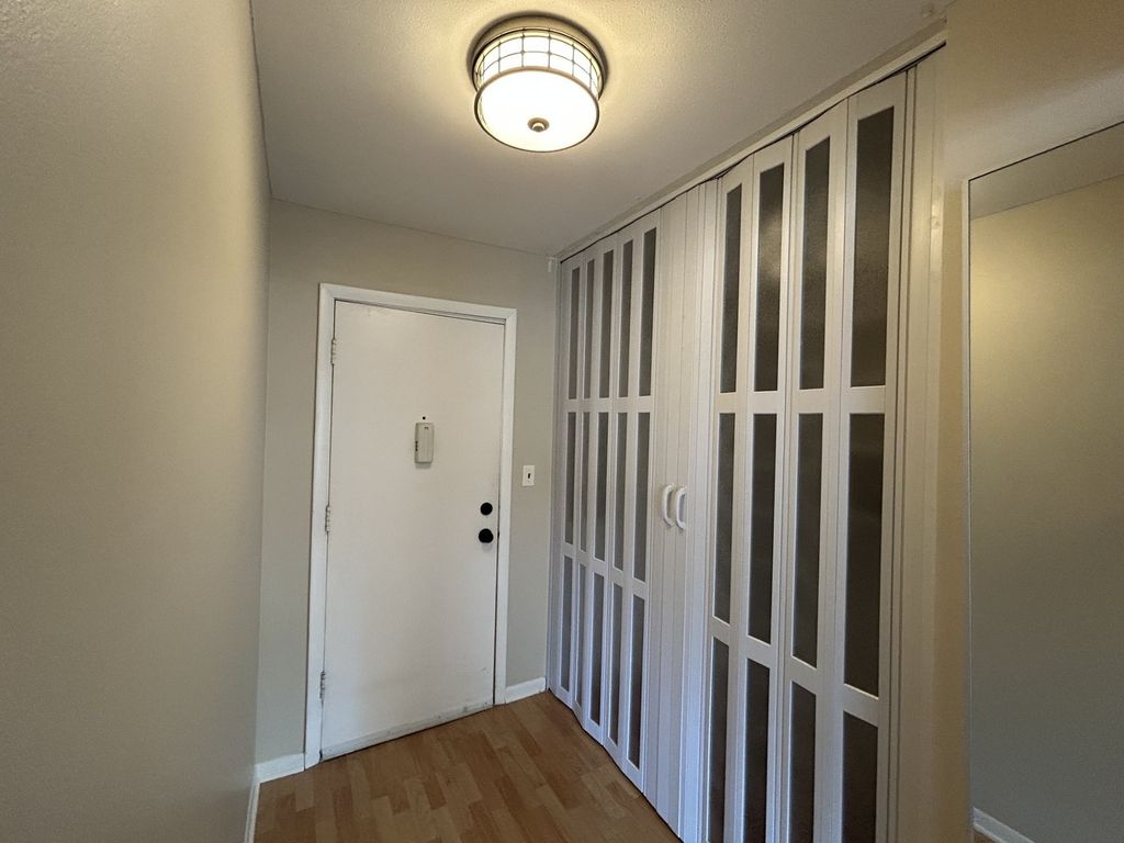 925 SPRINGHILL Drive 202, Northbrook, IL 60062 — photo 3