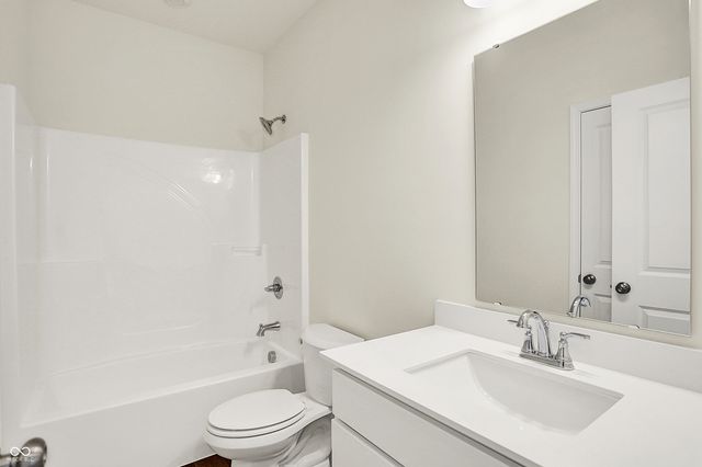 1615 Clover Crossing Drive, Greenfield, IN 46140