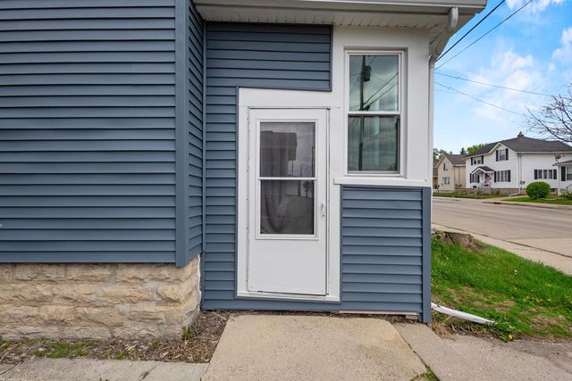 438 W 9TH AVENUE, Oshkosh, WI 54901