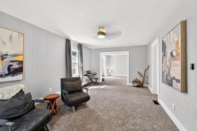 10804 Felton Street, Sugar Creek, MO 64054