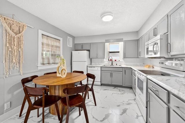 10804 Felton Street, Sugar Creek, MO 64054