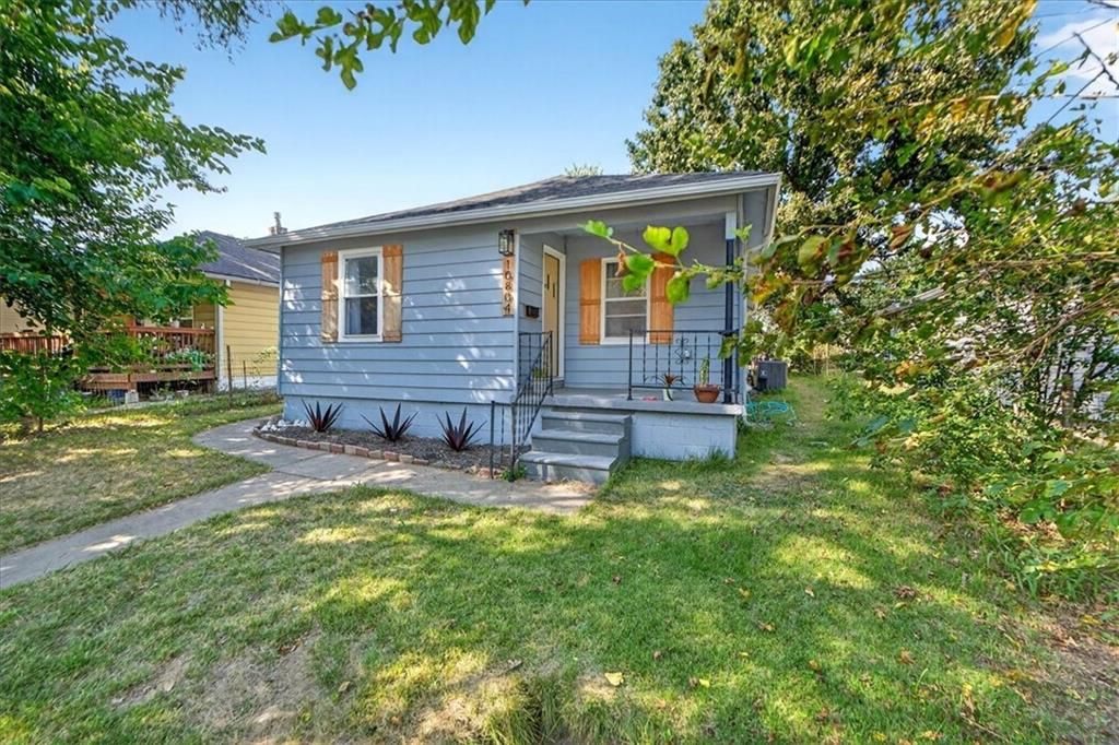 10804 Felton Street, Sugar Creek, MO 64054