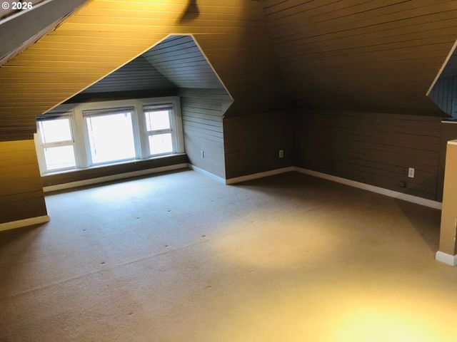 1926 Ne 11TH Ave, Portland, OR 97212