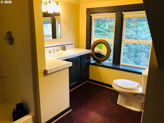1926 Ne 11TH Ave, Portland, OR 97212