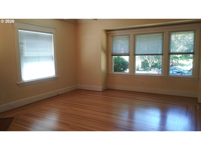 1926 Ne 11TH Ave, Portland, OR 97212