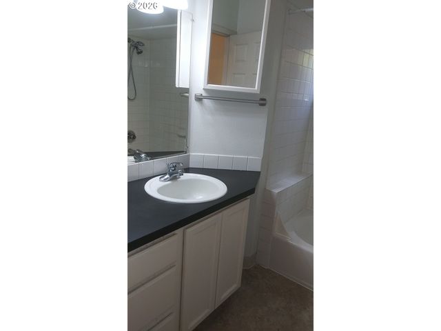 1926 Ne 11TH Ave, Portland, OR 97212