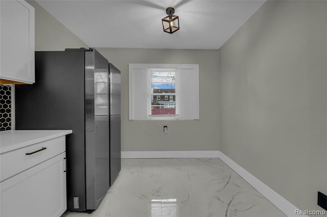 18613 Santa Rosa Drive, Detroit, MI 48221