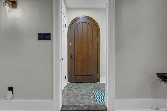 18613 Santa Rosa Drive, Detroit, MI 48221