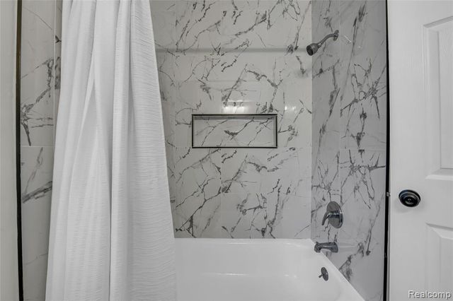 18613 Santa Rosa Drive, Detroit, MI 48221