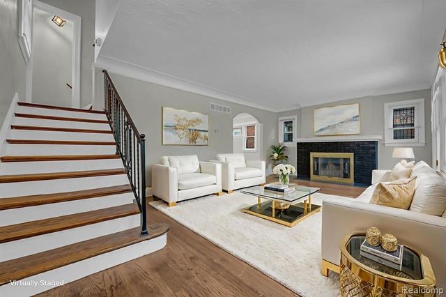 18613 Santa Rosa Drive, Detroit, MI 48221