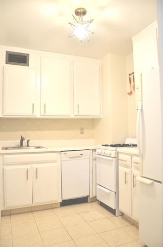 305 E 24th St Apt 5S, New York City, NY 10010