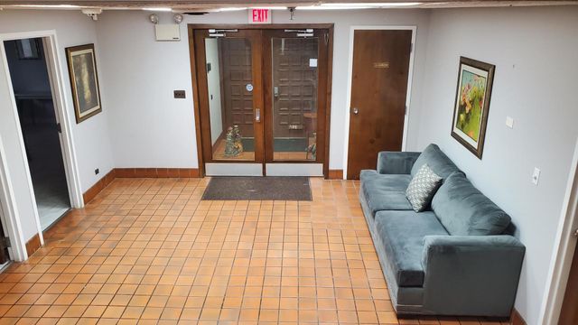 5360 Fargo Avenue, Skokie, IL 60077