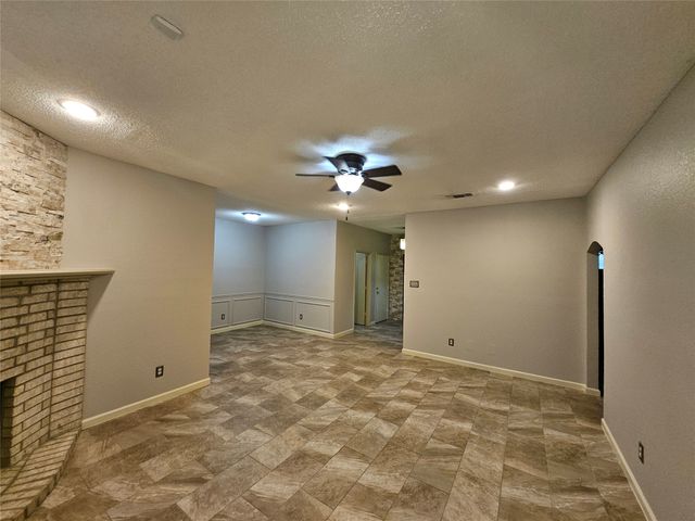 1608 Merritt Drive, Mansfield, TX 76063