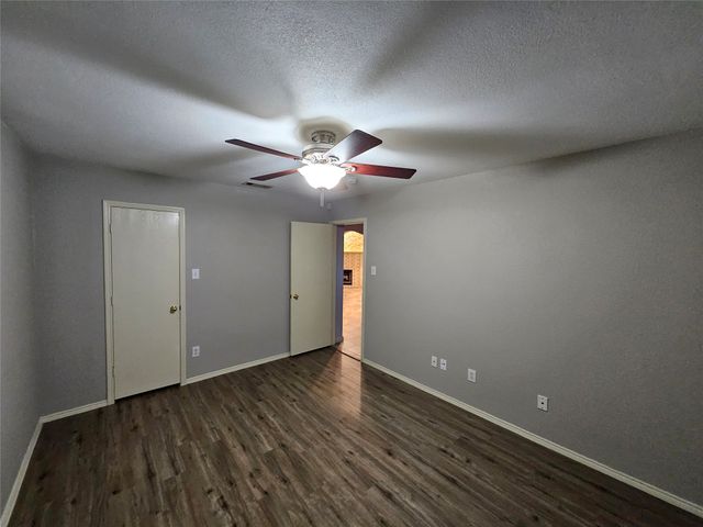 1608 Merritt Drive, Mansfield, TX 76063