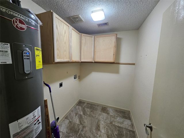 1608 Merritt Drive, Mansfield, TX 76063