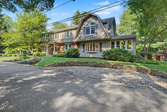 1 Warwick Rd, Mountain Lakes Boro, NJ 07046