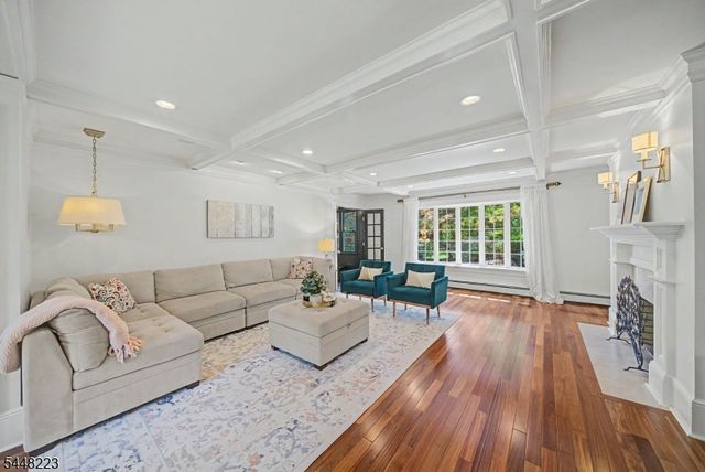 1 Warwick Rd, Mountain Lakes Boro, NJ 07046