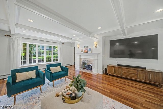 1 Warwick Rd, Mountain Lakes Boro, NJ 07046