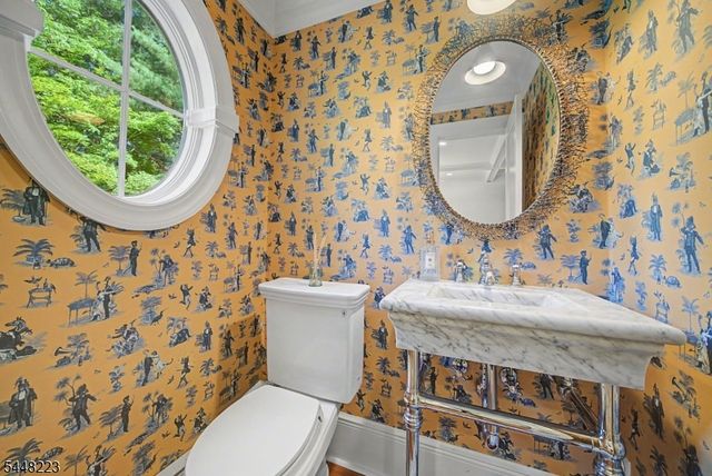 1 Warwick Rd, Mountain Lakes Boro, NJ 07046